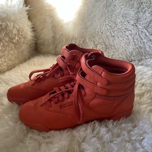 Reebok high top classics. Size 4.5/ Women’s size 6.5 , unique burnt orange. NWT.